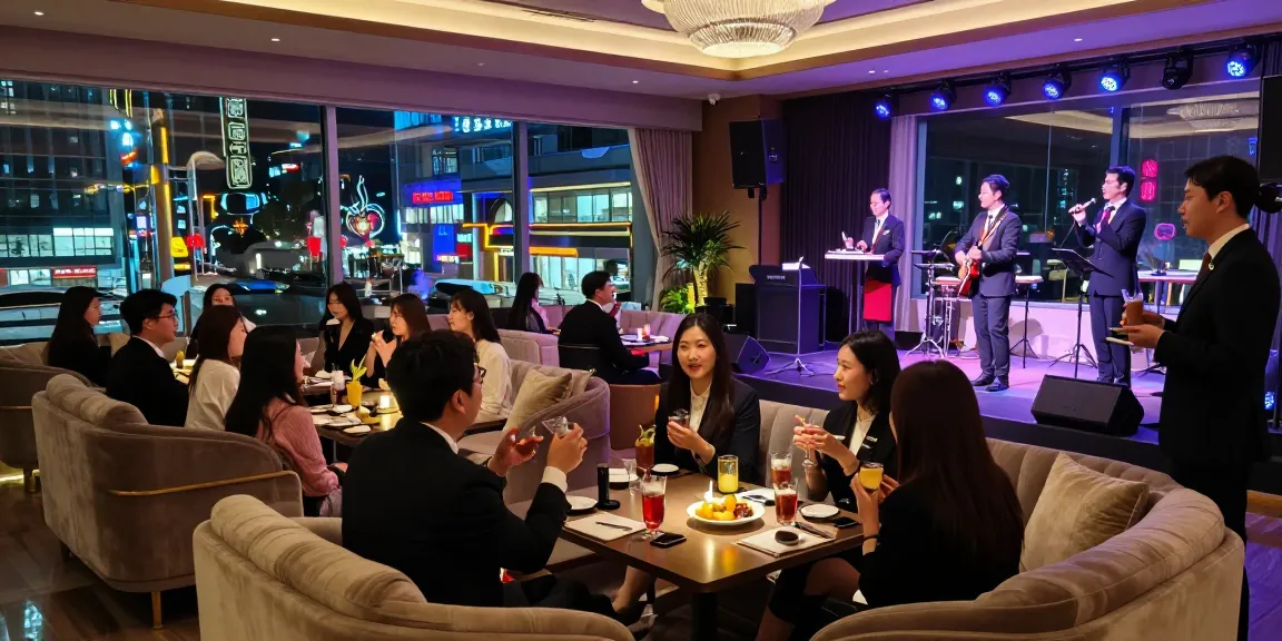 강남구구단에서 고급스러운 분위기를 즐기는 고객들의 모습과 라이브 공연 장면